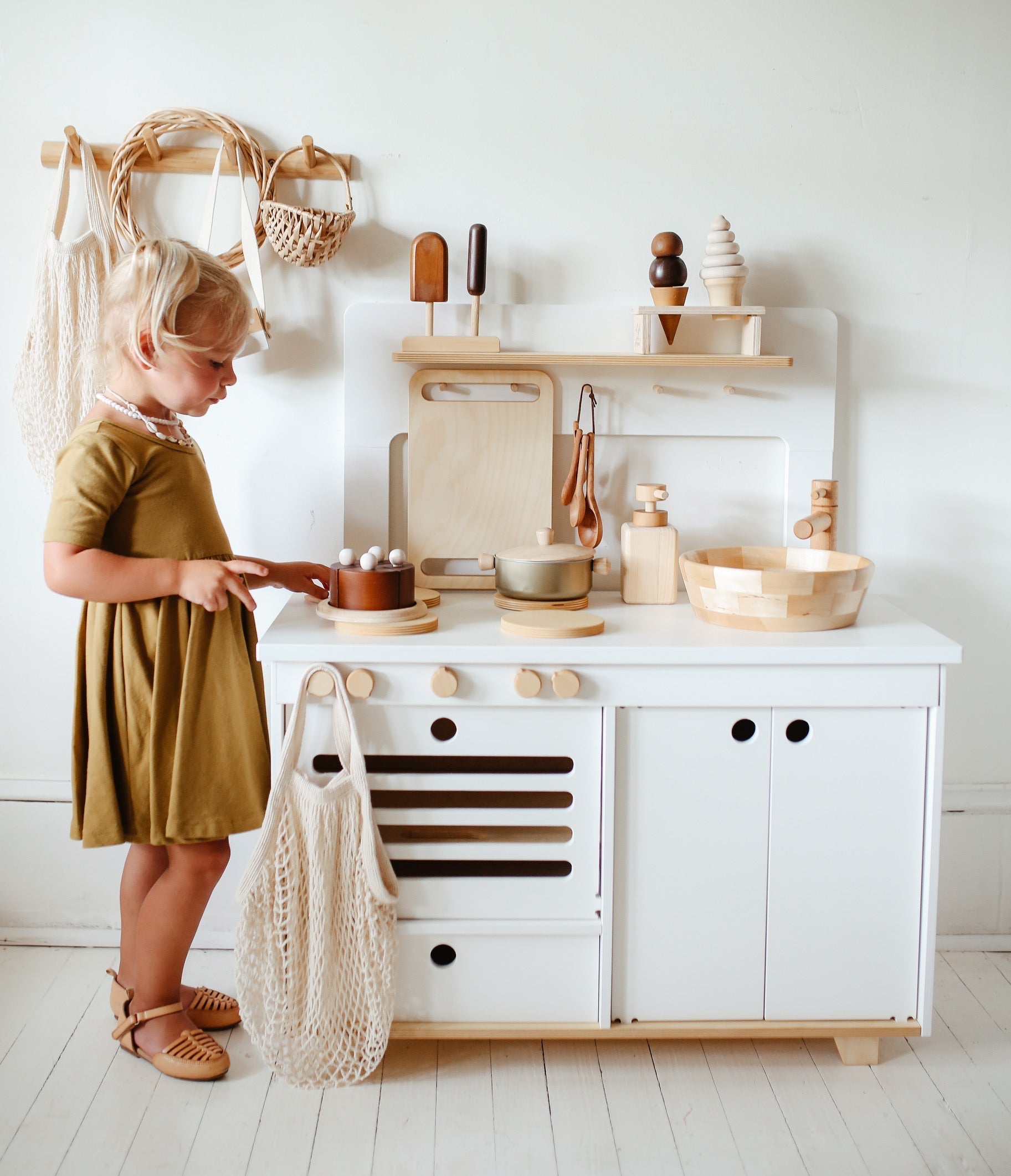 Jolie cuisine de jeu pour enfants en bois - cuisinez maintenant comme les  grands !