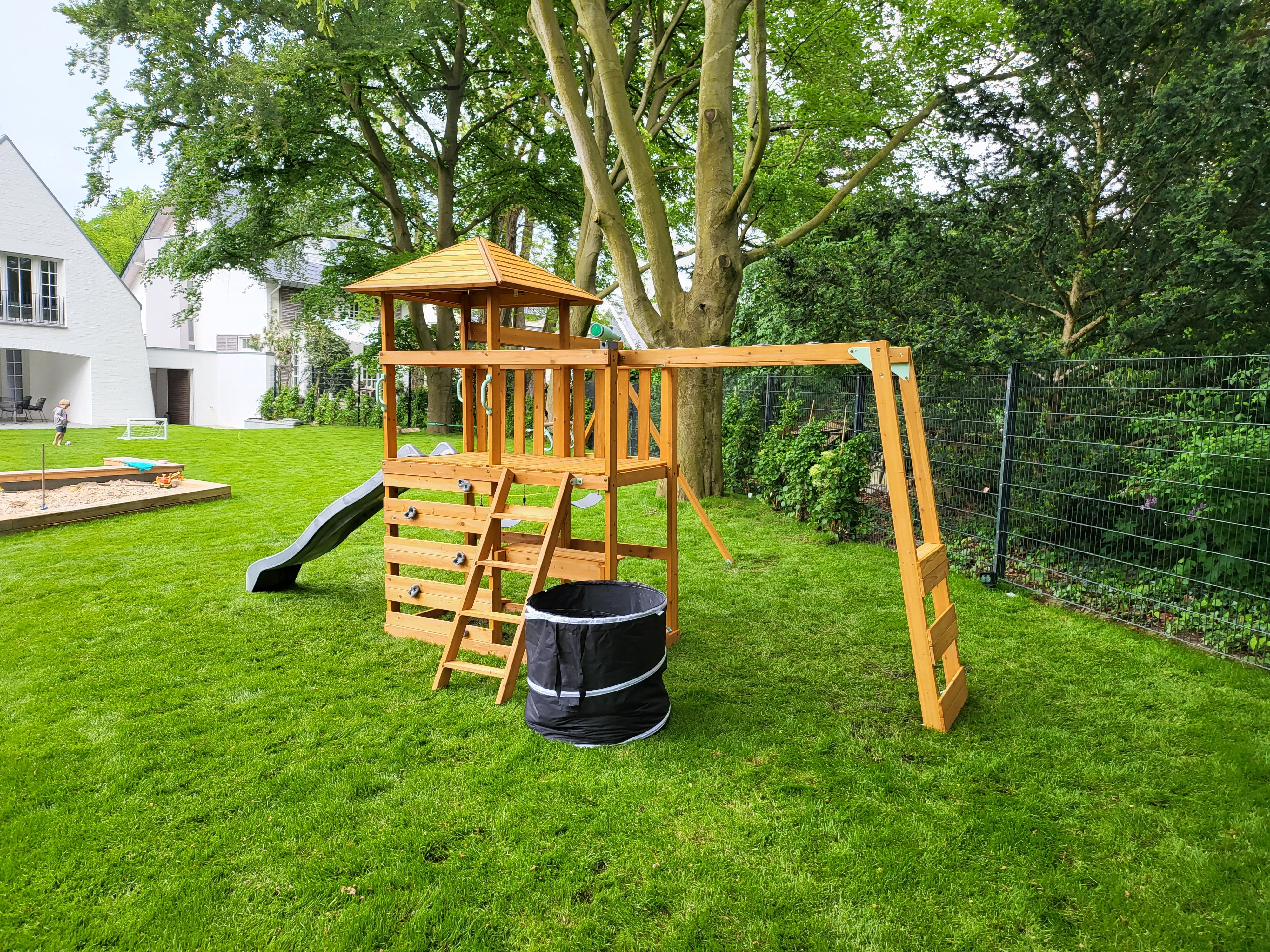 Petit Seal Happy Hangout Spielturm Honey: Spielvergnügen dein Garten wird zum Abenteuerspielplatz