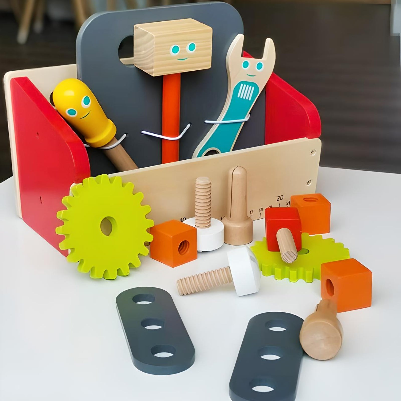 Petit Seal Montessori Holzwerkzeug-Set für Kleinkinder: Pädagogisches Spielzeug für frühes Lernen und Feinmotorik.