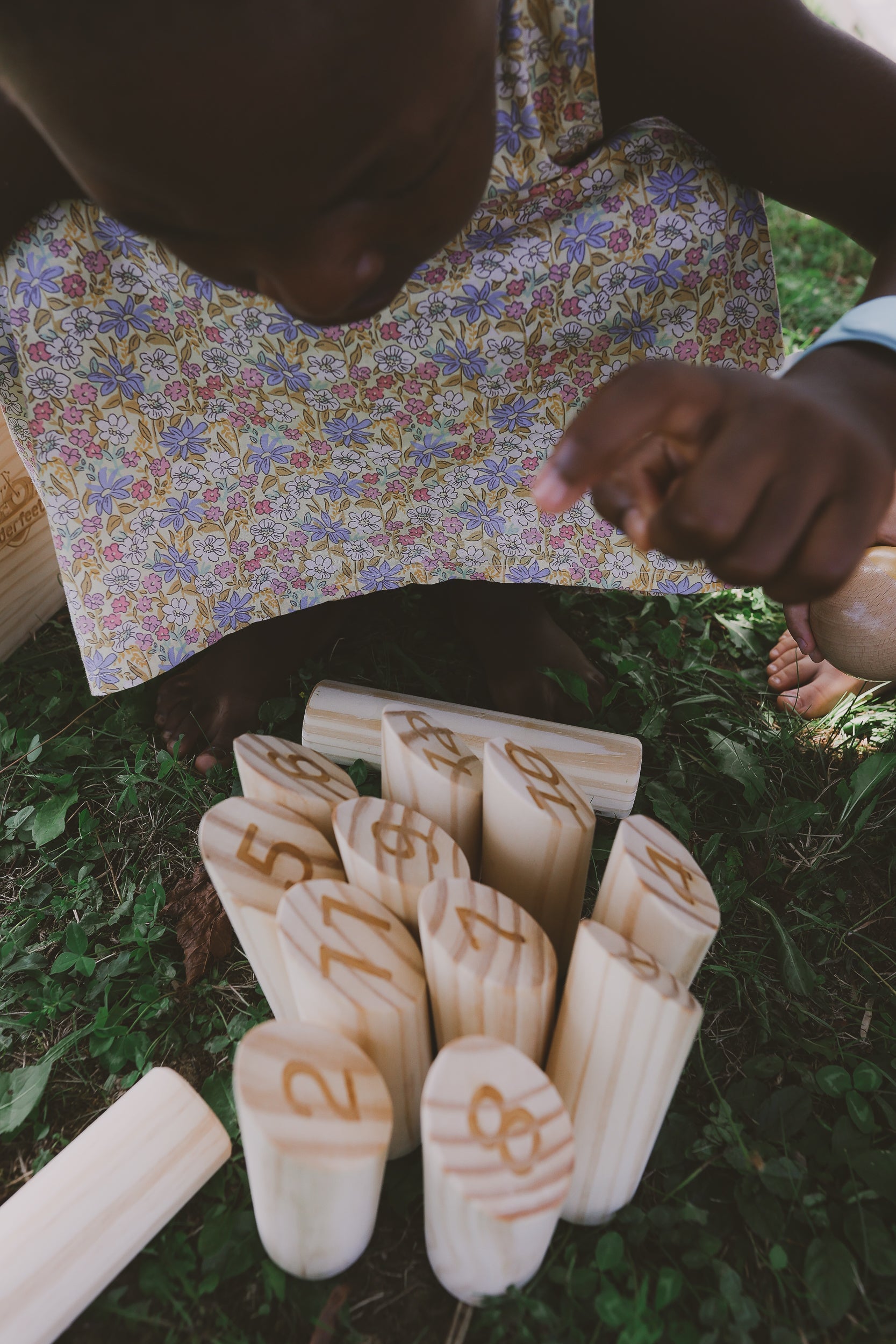 Kinderfeets Kinderfeets Skittle Sticks: Ein Spiel der Liebe und Geschicklichkeit im eigenen Garten! 💕🎳🌿