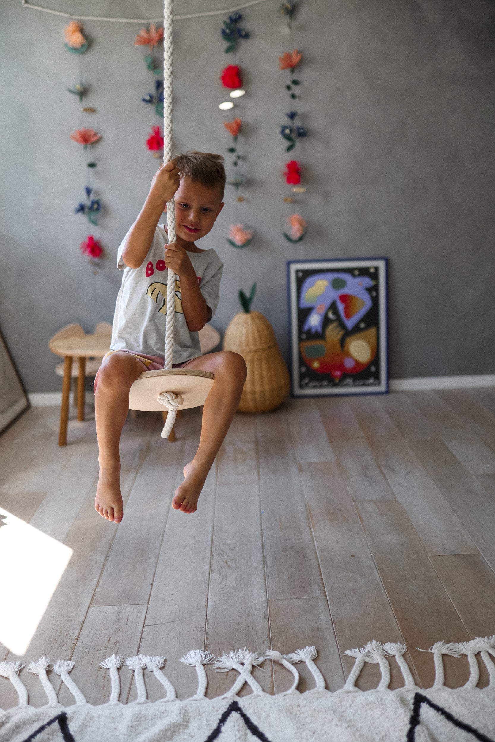 Kinderfeets Schwingende Freude: Kinderfeets Natürliche Holzschaukel! 🌿💫