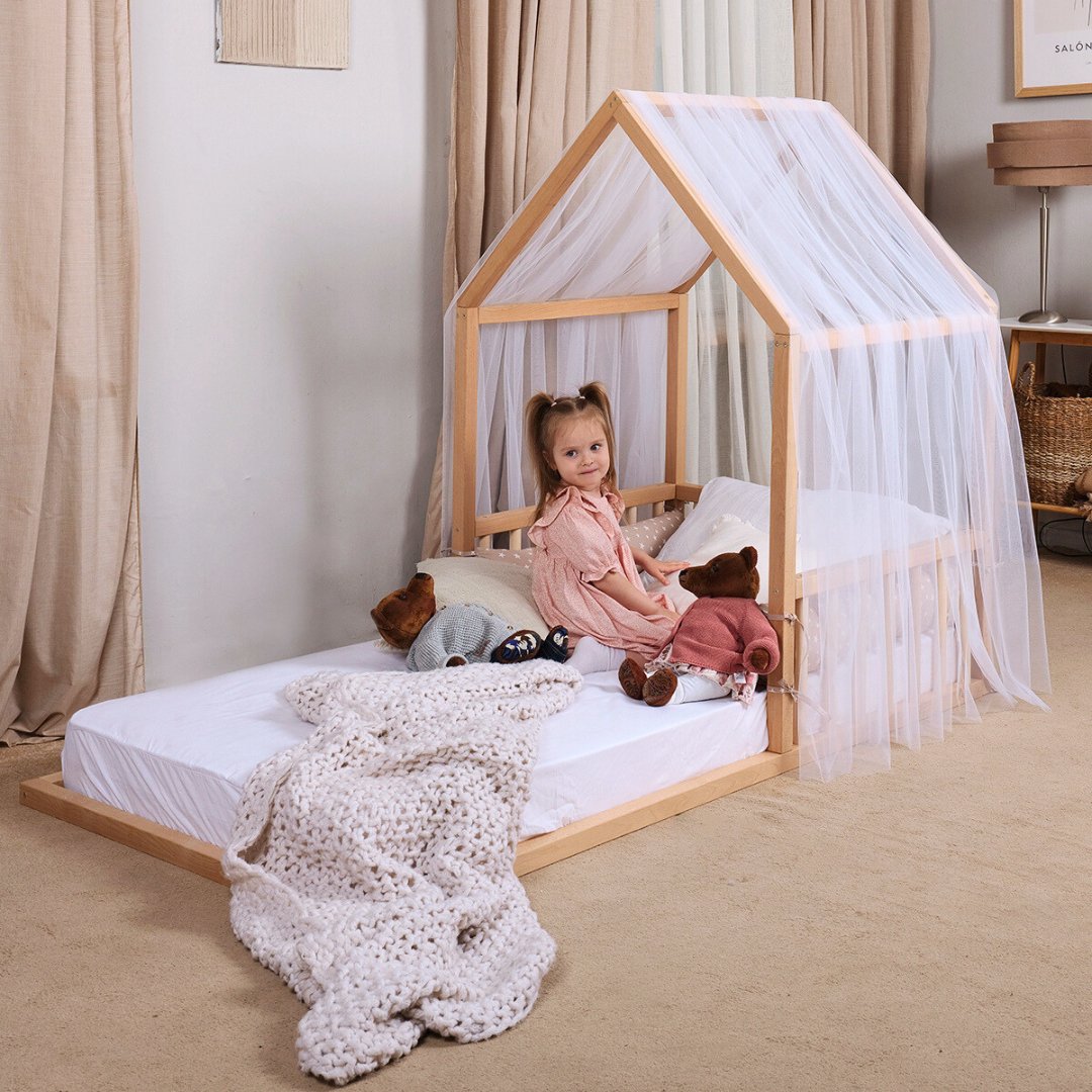 goodevas Goodevas Montessori-Möbel: Holzhaus Bodenbett für Kinder mit Zaun und Dach