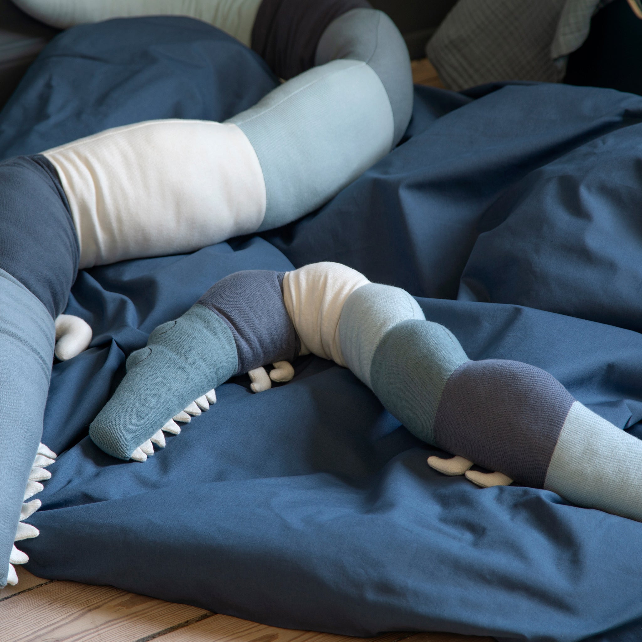 Sebra Sleepy Croc mini, Soft toy - Gestrickten Mini-Kissen - Powder blue