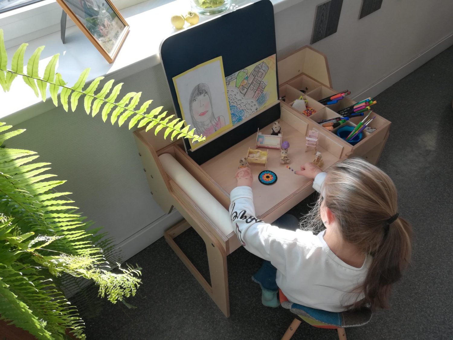 LuuLa Verstellbarer Kinder Montessori Tisch und Stuhl Set LUULA