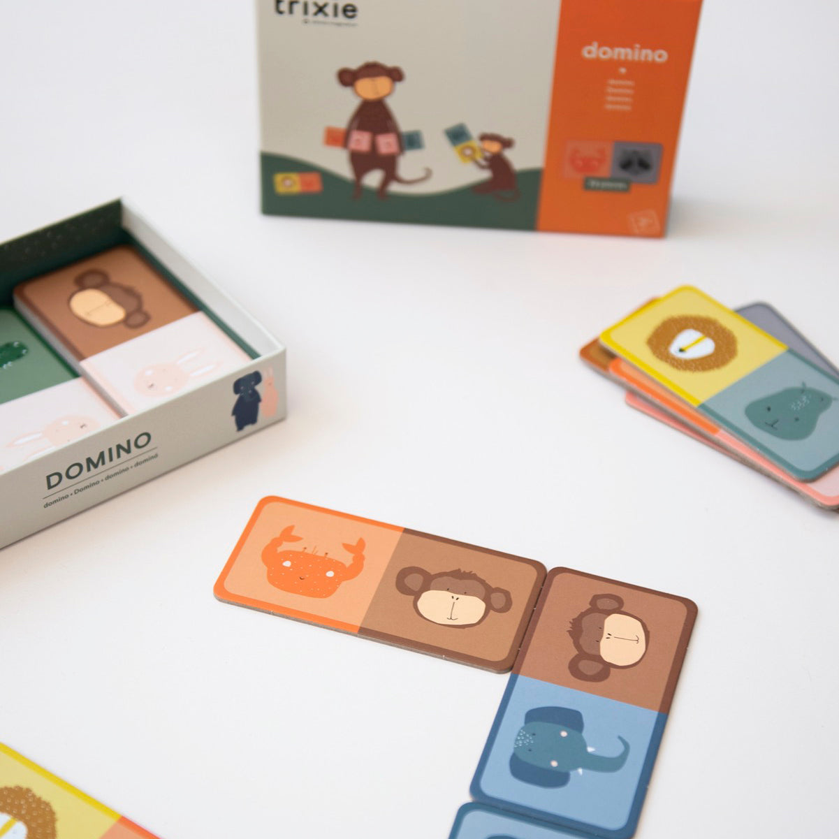 Trixie Tierkopf-Domino: Ein fröhliches Kartenspiel für die ganze Familie! 🦁🐵🦒 Wer wird als Erster alle Karten los? Spielzeit! 🎉✨
