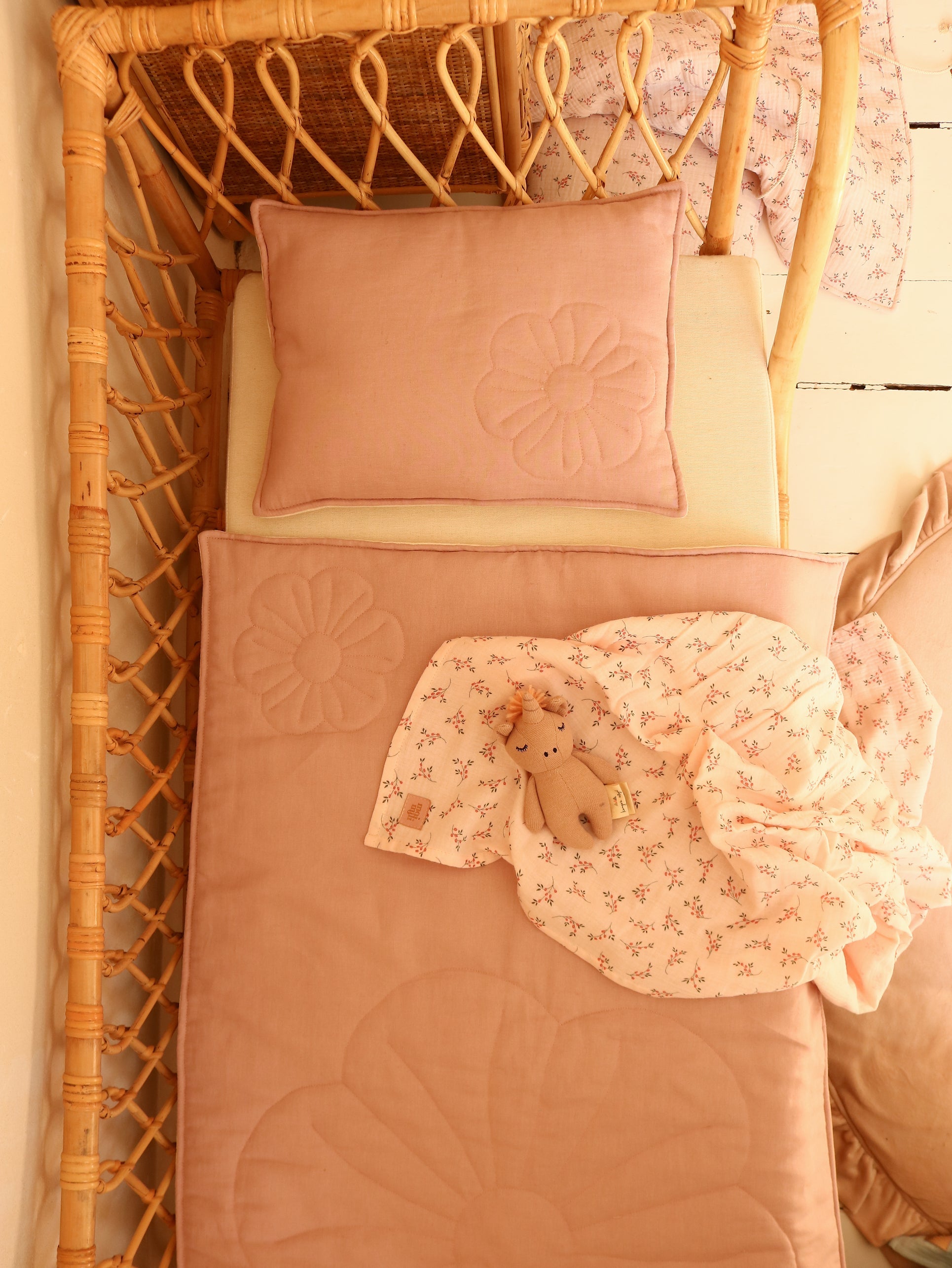 moimili Bettwäscheset Puderrosa Leinenblüte für Kinder - Eine gemütliche Bettwäsche in Puderrosa mit Leinenblüten-Muster für glückliche Kinder
