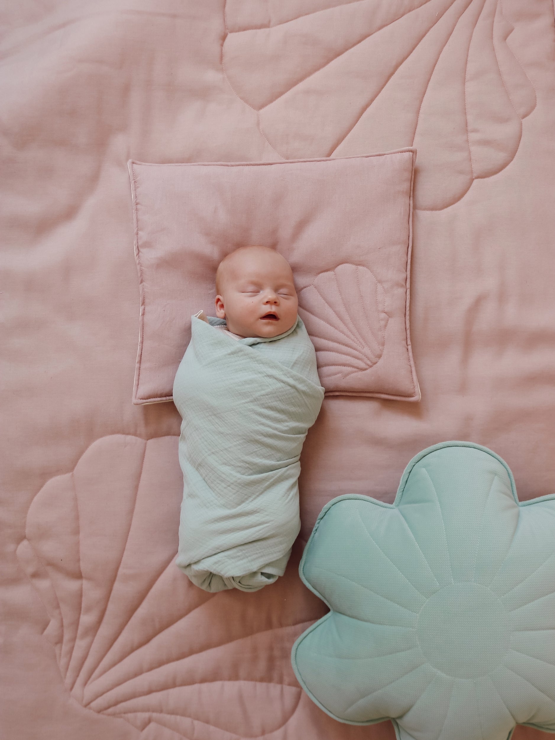 moimili Musselin Baby Wickeldecke "Mint" | Kuschelige Swaddle Decke für einen ruhigen Schlaf