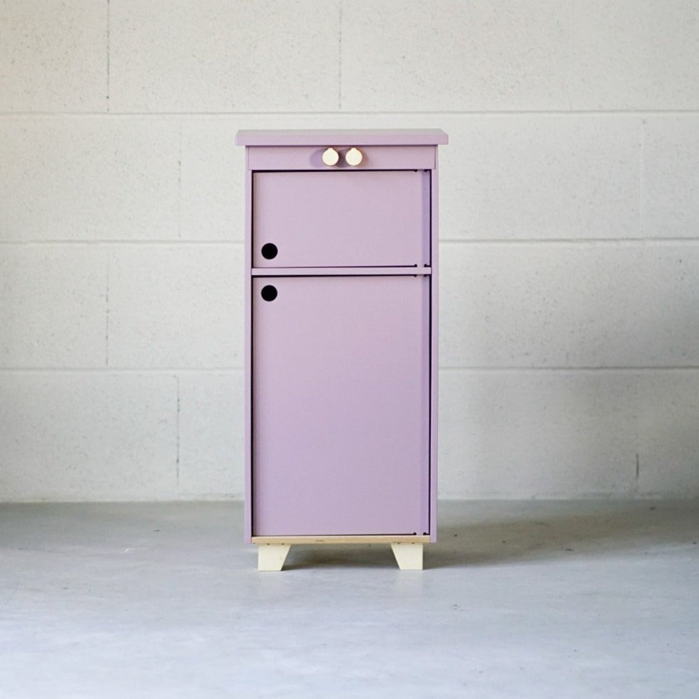 Midmini Lilac Plyholz Kinderzimmermöbel Spielkühlschrank: Ein süßer Spielkühlschrank für das Kinderzimmer