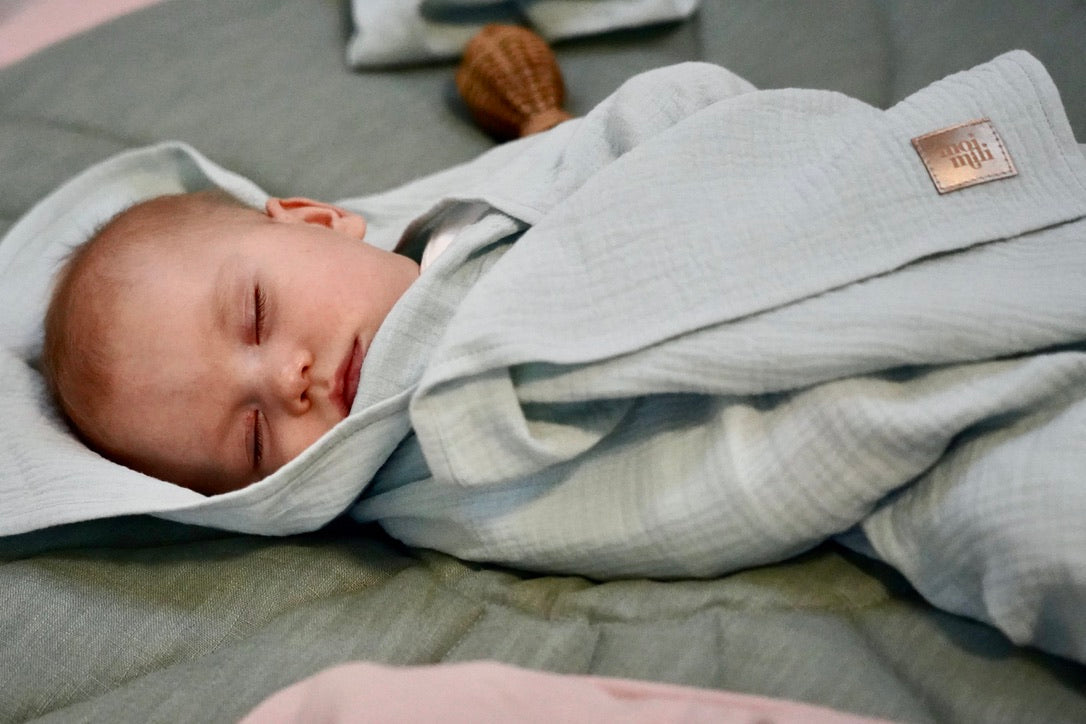 moimili Musselin Baby Wickeldecke "Mint" | Kuschelige Swaddle Decke für einen ruhigen Schlaf