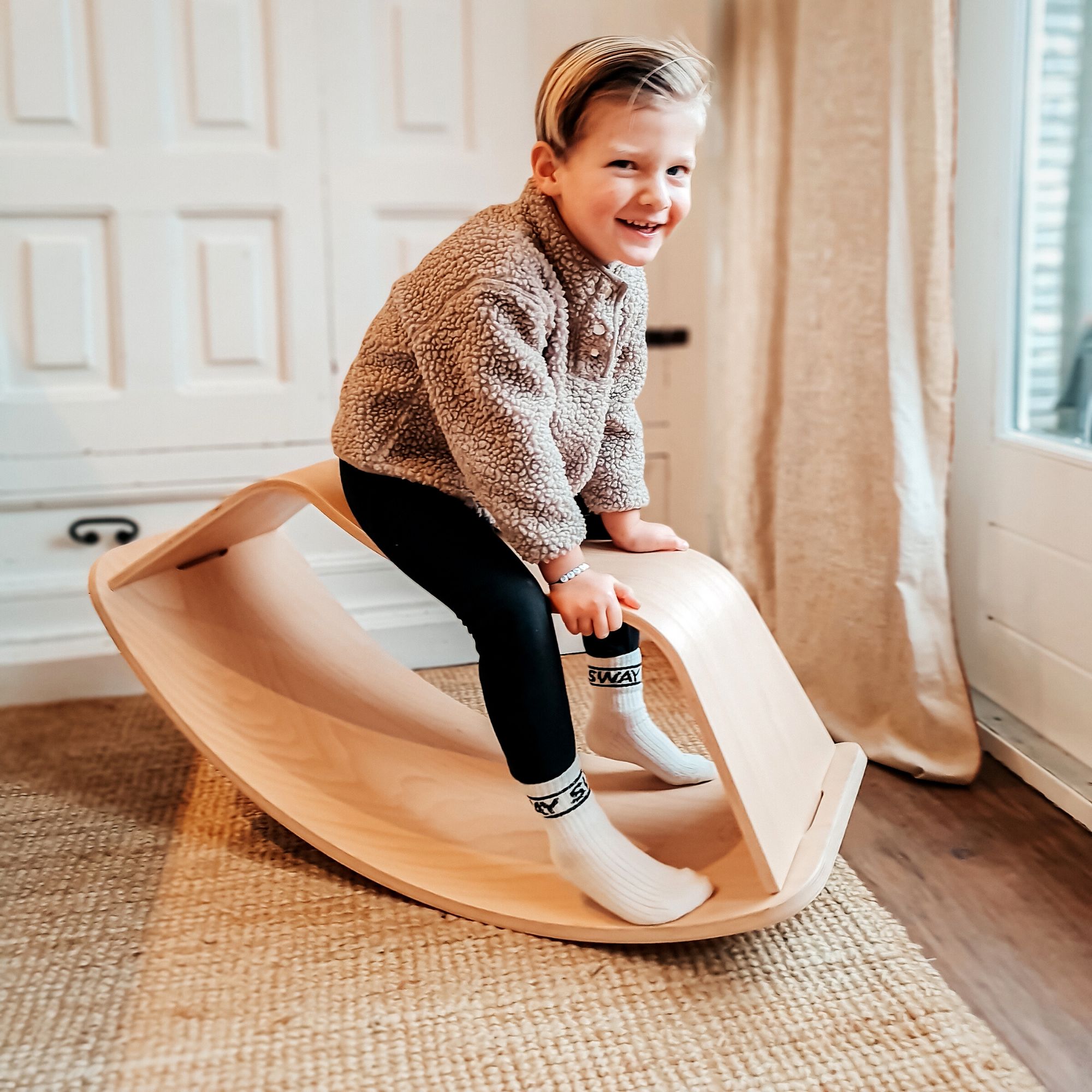 CurveLab Schaukelhocker aus Buchensperrholz für Perfect Arc Balance Board, umweltfreundlich und allergenfrei, für Kinder ab 3 Jahren, max. 80 kg, CNC-geschnitten.