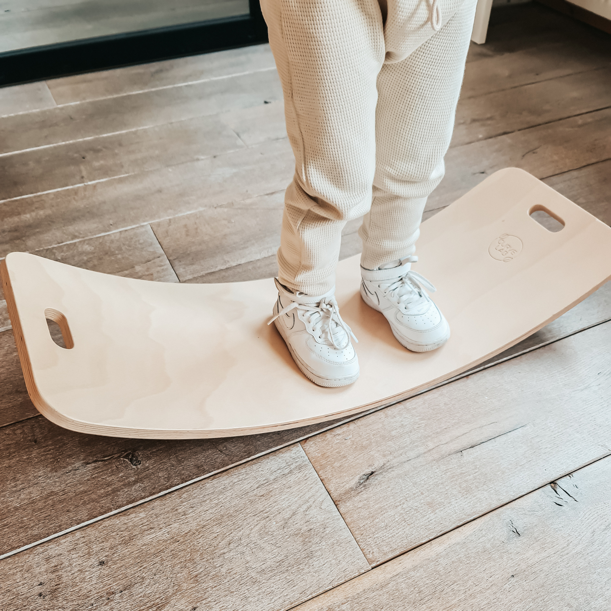 CurveLab Balance Board aus Holz für Kinder, 780x280mm, bis 160kg, ab 1,5 Jahren, leicht & langlebig